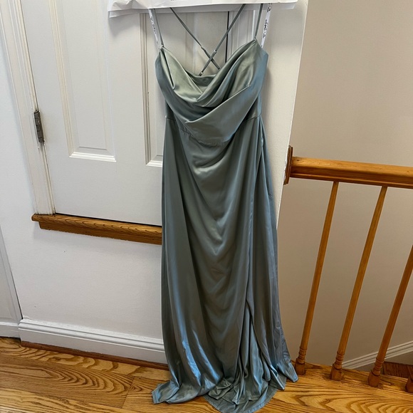 Sage green bridesmaid dress David's Bridal Studio - Picture 2 of 7